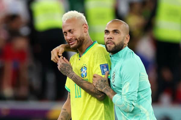 Brassilegenda Pele lähetti koskettavan viestin murtuneelle Neymarille Brassilegenda Pele lähetti koskettavan viestin murtuneelle Neymarille