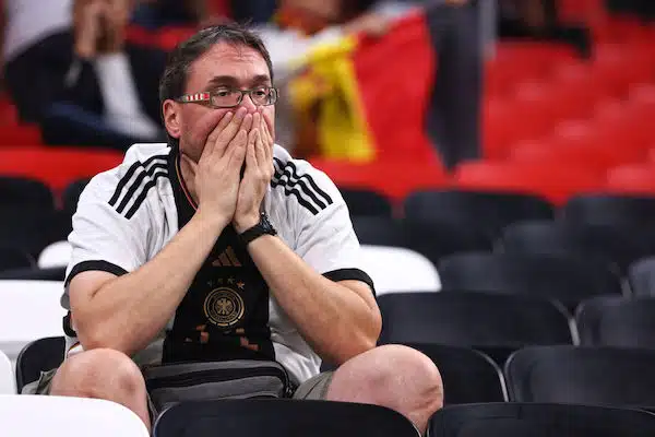 Myöhäiseksi menee - jalkapallon EM-kisojen pudotuspeli pääsi jatkumaan Myöhäiseksi menee – jalkapallon EM-kisojen pudotuspeli pääsi jatkumaan