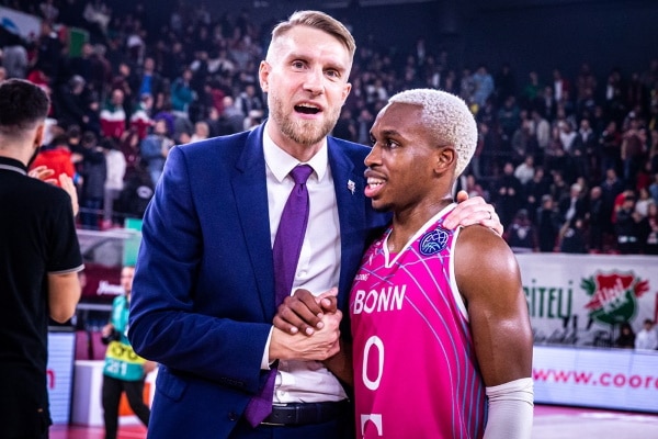 Tuomas Iisalo valmensi Paris Basketballin EuroCupin mestaruuteen Tuomas Iisalo valmensi Paris Basketballin EuroCupin mestaruuteen