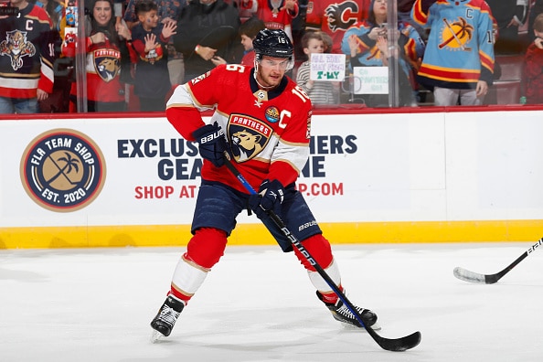 Aleksander Barkov loukkaantui - Eetu Luostariselle kauden 11. maali Aleksander Barkov loukkaantui – Eetu Luostariselle kauden 11. maali