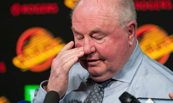NHL-seuran toiminta aiheutti raivoa – nyt päävalmentaja sai viimein virallisesti kenkää