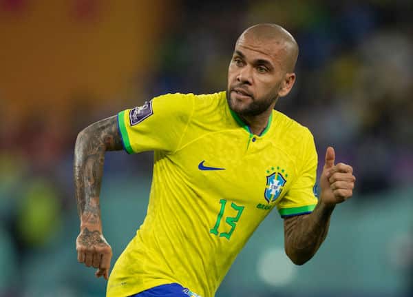 Futistähti Dani Alves raiskasi – istuu vankilassa monta vuotta Futistähti Dani Alves raiskasi – istuu vankilassa monta vuotta