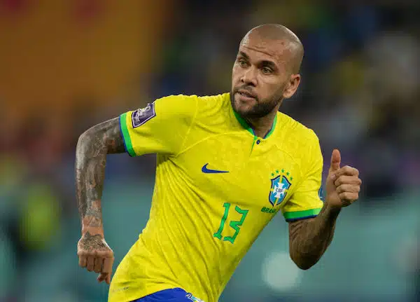Futistähti Dani Alves raiskasi – istuu vankilassa monta vuotta Futistähti Dani Alves raiskasi – istuu vankilassa monta vuotta