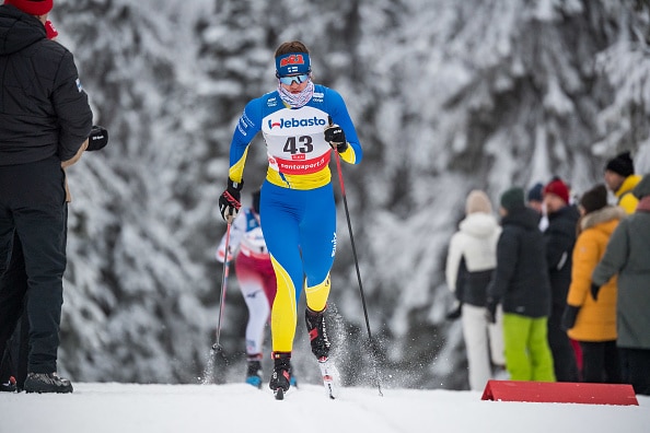 Nuori hiihtäjälupaus kukisti maajoukkuehiihtäjät SM-viestien loppukirissä