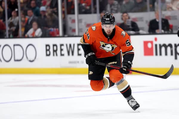 NHL-hyökkääjä oli matkalla otteluun - joutui auto-onnettomuuteen NHL-hyökkääjä oli matkalla otteluun – joutui auto-onnettomuuteen