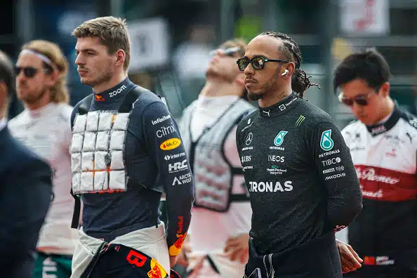 Lewis Hamilton avasi välejään Max Verstappeniin Lewis Hamilton avasi välejään Max Verstappeniin