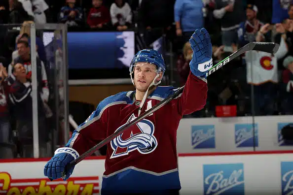 Mikko Rantanen hurjasteli maagisen rajapyykin rikki hattutempulla - myös Joel Armialle knalli Mikko Rantanen hurjasteli maagisen rajapyykin rikki hattutempulla – myös Joel Armialle knalli