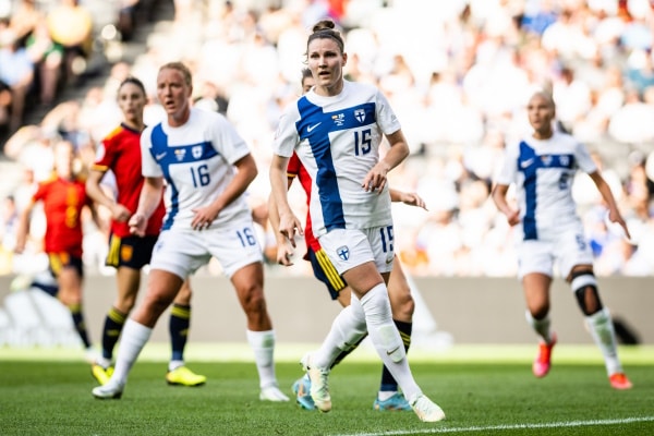 Suomen ja Pohjoismaiden naisten jalkapallon EM-hanke saa tukea huippupelaajilta Suomen ja Pohjoismaiden naisten jalkapallon EM-hanke saa tukea huippupelaajilta