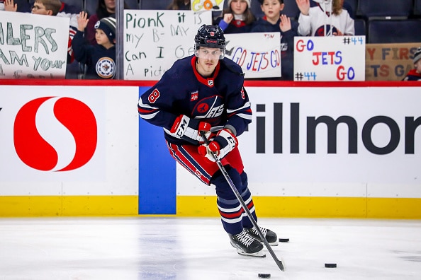 Saku Mäenalasen uusi yritys NHL:ssa kariutui - koeaikasopimus purettu Saku Mäenalasen uusi yritys NHL:ssa kariutui – koeaikasopimus purettu