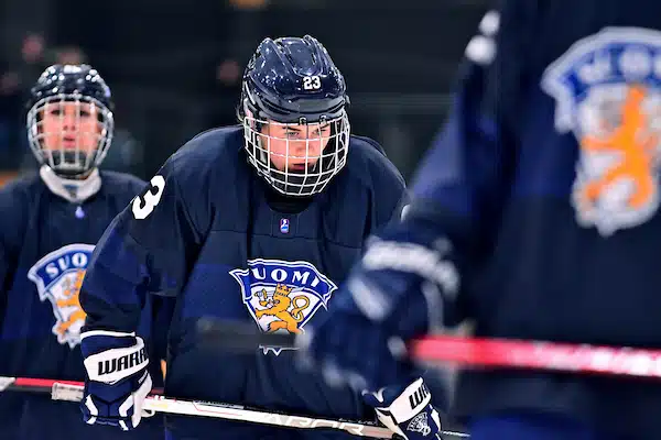 Noora Tulus ja Sanni Vanhanen iskivät - Naisleijonien veskari hoiti loput Tshekin kaadossa Noora Tulus ja Sanni Vanhanen iskivät – Naisleijonien veskari hoiti loput Tshekin kaadossa