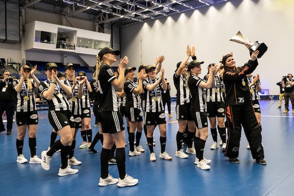 TPS pääsi tuulettamaan mestaruutta – ”Ei se häävi peli ollut”