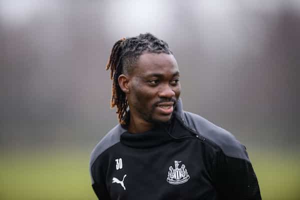 Jalkapalloilija Christian Atsu haudattiin – ”Elämässä rakastin sinua, kulta. Kuolemassa teen samoin”