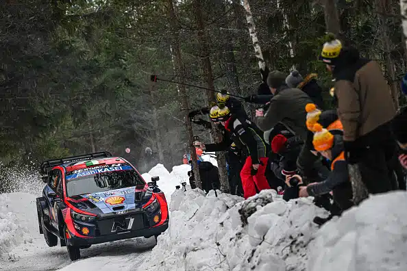 Kalle Rovanperä romahti Ruotsin MM-rallissa (ek 5) – Hyundai-kuski rallin kärkeen