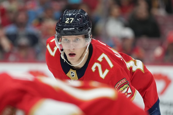 Suomalaissankari järjesti seurakaverinsa upealle rajapyykille NHL:ssä - ”Tulee tekemään paljon maaleja” Suomalaissankari järjesti seurakaverinsa upealle rajapyykille NHL:ssä – ”Tulee tekemään paljon maaleja”