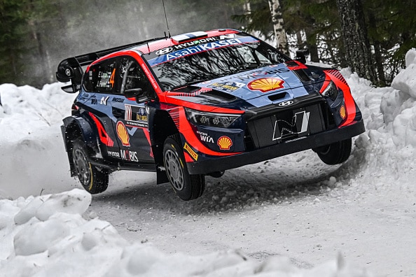 Esapekka Lappi latasi räväkästi - Kalle Rovanperällä iso ongelma Ruotsin MM-rallissa (ek2) Esapekka Lappi latasi räväkästi – Kalle Rovanperällä iso ongelma Ruotsin MM-rallissa (ek2)