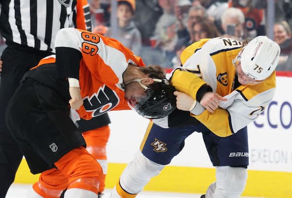 Juuso Pärssinen tappeli NHL:ssä ensi kertaa urallaan Juuso Pärssinen tappeli NHL:ssä ensi kertaa urallaan