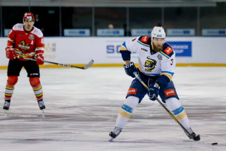 Oulun Kärppien entinen tähtipelaaja ”loikkasi” Venäjältä pois – nyt KHL latasi kovia syytöksiä