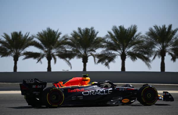 F1-kausi käyntiin dramaattisella aika-ajolla - Max Verstappen löi Charles Leclercin kymmenyksien erolla F1-kausi käyntiin dramaattisella aika-ajolla – Max Verstappen löi Charles Leclercin kymmenyksien erolla
