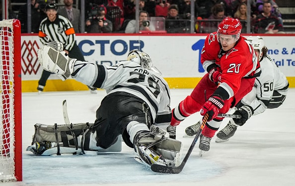 Sebastian Aho otti roolia NHL:ssä – Aleksander Barkovin maalit laiha lohtu Sebastian Aho otti roolia NHL:ssä – Aleksander Barkovin maalit laiha lohtu