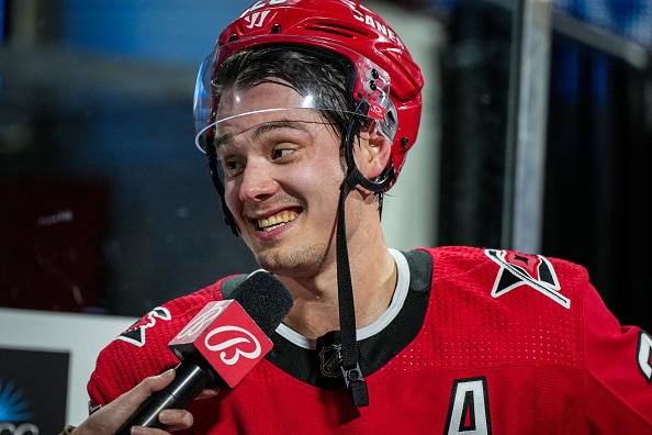 Tulikuuma Sebastian Aho on mielettömässä iskussa - ”Kenelläkään ei ole tällä hetkellä hauskempaa” Tulikuuma Sebastian Aho on mielettömässä iskussa – ”Kenelläkään ei ole tällä hetkellä hauskempaa”