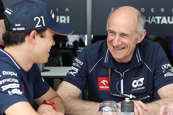 F1-sarjan tallipomo alkaa olla valmis vaihtamaan lajia: ”Menen hiihtämään” F1-sarjan tallipomo alkaa olla valmis vaihtamaan lajia: ”Menen hiihtämään”