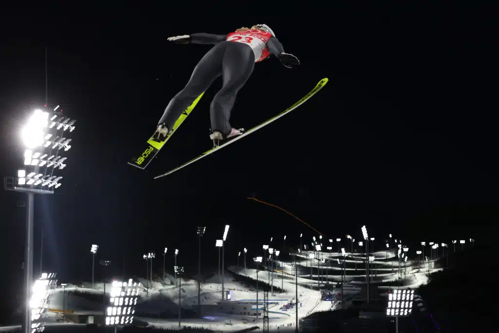 Ruotsin mäkihyppy yhä henkitoreissaan – surkeaa epäonneakin