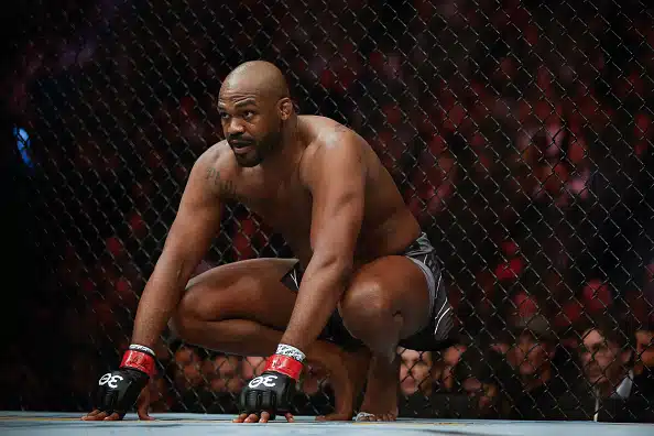 UFC-mestari joutuu pitkälle sairaslomalle – tilalle kruunataan väliaikainen mestari