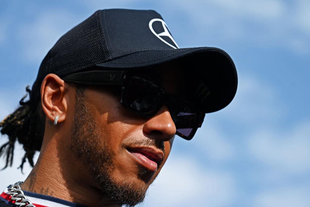 Lewis Hamilton heitti pyyhkeen kehään Lewis Hamilton heitti pyyhkeen kehään