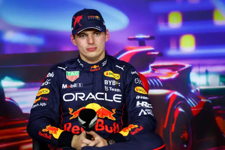 Pettynyt Max Verstappen laukoi suoraa tekstiä Bakussa