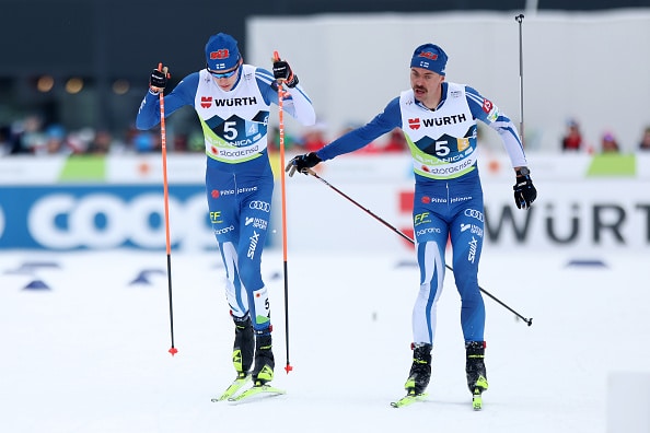 Miesten viestijoukkue hiihti upeasti hopealle Miesten viestijoukkue hiihti upeasti hopealle