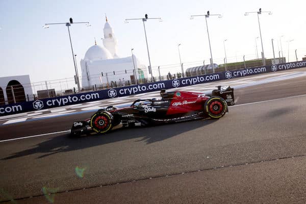 Fernando Alonso kiilasi Red Bullien väliin, Valtteri Bottaksella umpisurkeaa Fernando Alonso kiilasi Red Bullien väliin, Valtteri Bottaksella umpisurkeaa
