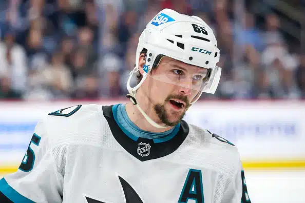 Tätä ei oltu nähty NHL:ssä 30 vuoteen - Erik Karlsson rikkoi haamurajan Tätä ei oltu nähty NHL:ssä 30 vuoteen – Erik Karlsson rikkoi haamurajan