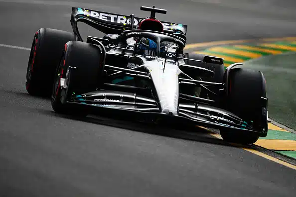 Kokenut F1-kuljettaja ajoi ulos, Mercedes valtasi eturivin F1-harjoituksissa Kokenut F1-kuljettaja ajoi ulos, Mercedes valtasi eturivin F1-harjoituksissa