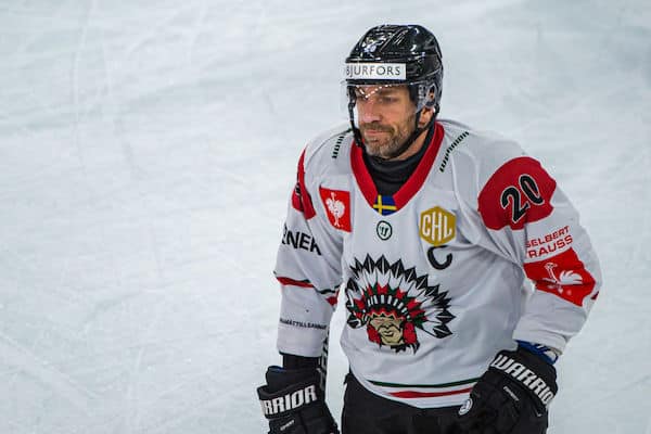 NHL-legendan veljen ura saattaa päättyä katsomoon – ja itkuhan siinä tuli