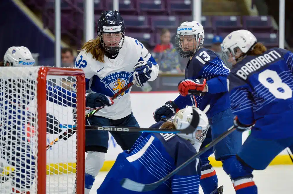 Naisleijonien avausmatsi oli surkea farssi Naisleijonien avausmatsi oli surkea farssi