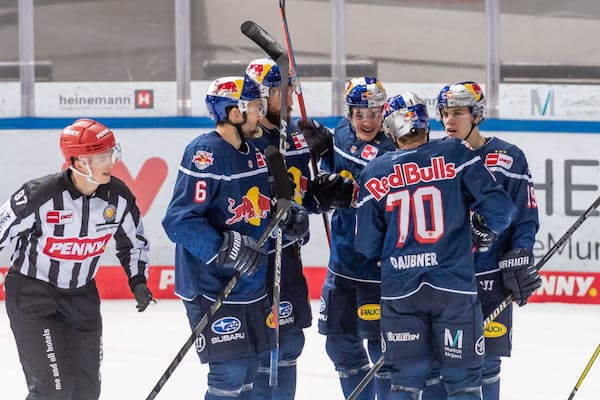 Energiajuomajättiläisen joukkue juhlii jääkiekkokultaa Energiajuomajättiläisen joukkue juhlii jääkiekkokultaa