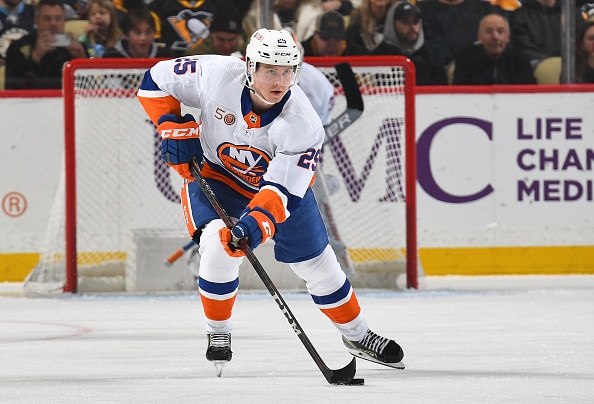 Carolina irvaili Islandersin Sebastian Aholle