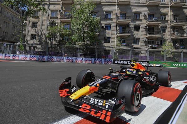 F1:ssä voi muhia siirtopommi - ”Melkein rikollista, mitä hän tekee tuon kauniin auton kanssa!” F1:ssä voi muhia siirtopommi – ”Melkein rikollista, mitä hän tekee tuon kauniin auton kanssa!”