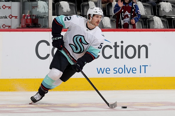 Nyt oli satumainen NHL-debyytti: iso maali ensimmäisellä laukauksella Coloradon reppuun