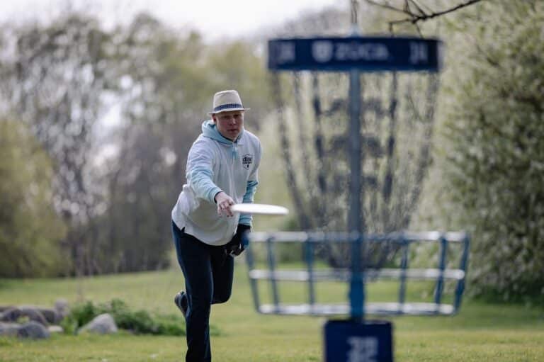 Frisbeegolfin ammattilaiskiertue käynnistyi – suomalainen lähellä jättipottia