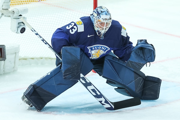 Leijonien maalivahti latasi pettyneenä: "Se on ihan peestä" Leijonien maalivahti latasi pettyneenä: ”Se on ihan peestä”