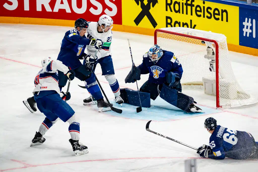 Leijonien maalivahtitilanne – ”Ei se mihinkään toisten suolaamiseen mene” Leijonien maalivahtitilanne – ”Ei se mihinkään toisten suolaamiseen mene”