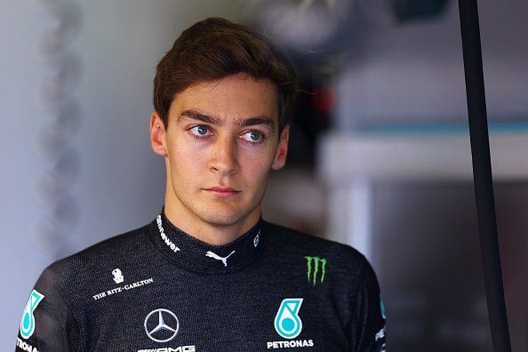 Lewis Hamilton oli turhautunut - tallikaveri iski takaisin Lewis Hamilton oli turhautunut – tallikaveri iski takaisin