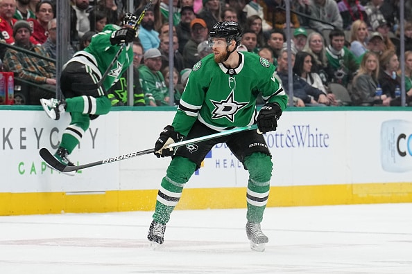 Seuraa vaihtaneen suomalaisen NHL-puolustajan kohtalo edelleen auki – ”Nostaa esiin punaisia lippuja” Seuraa vaihtaneen suomalaisen NHL-puolustajan kohtalo edelleen auki – ”Nostaa esiin punaisia lippuja”