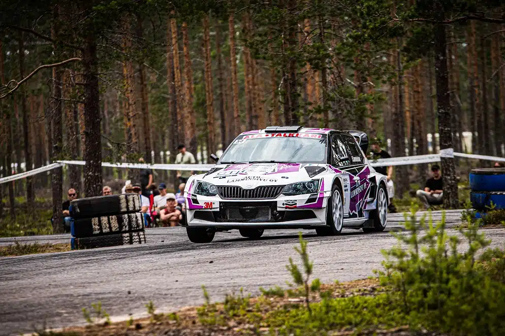 Yllättääkö lajilegenda nuoren mestarin? Rallisprint SM -sarjassa siirrytään asfaltille