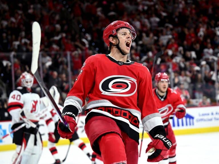 Suomalaishyökkääjä on ajautunut järkyttävästi sivuraiteelle NHL:ssä