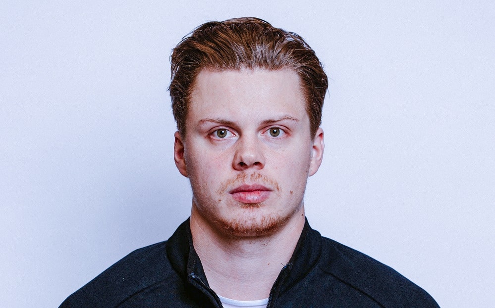 Kasperi Kapanen alitti riman median edessä Kasperi Kapanen alitti riman median edessä