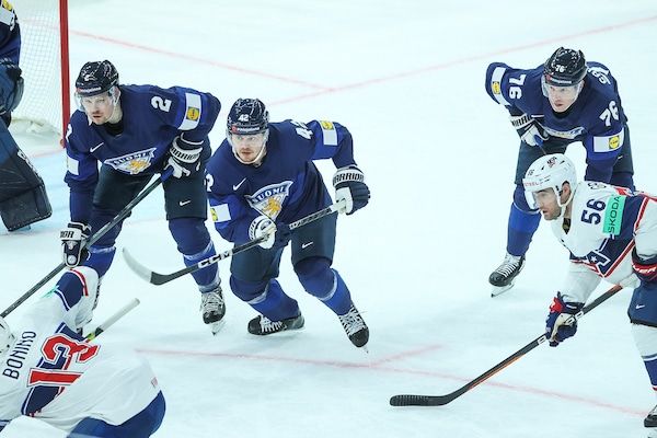 Kasperi Kapaselle käsky armeijasta – ZZ Top-yhtyeen jäseniä ei siedetä edes MM-kisoissa