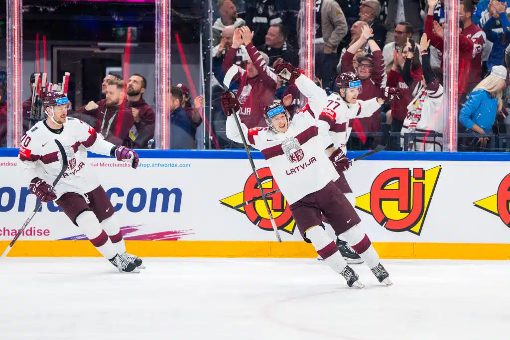 Latvia voitti jääkiekon MM-pronssia – Nokia-areena räjähti riemuun Latvia voitti jääkiekon MM-pronssia – Nokia-areena räjähti riemuun