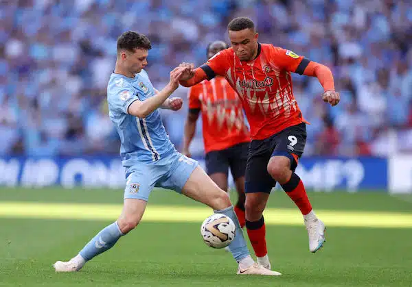 Ratkaisu rankkareilla – Luton Town nousee Valioliigaan